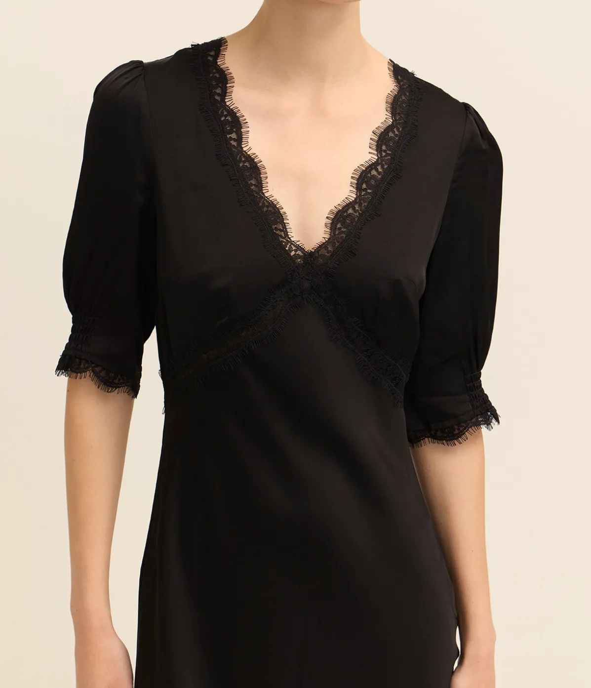 Annina V-Neck Midi Dress In Black