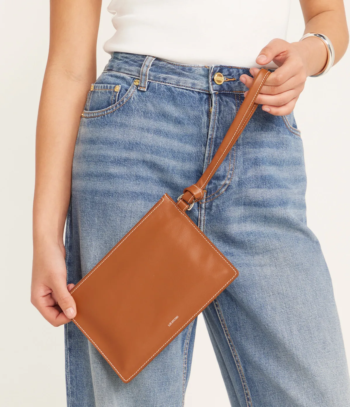 Charlie Clutch In Toffee Brown