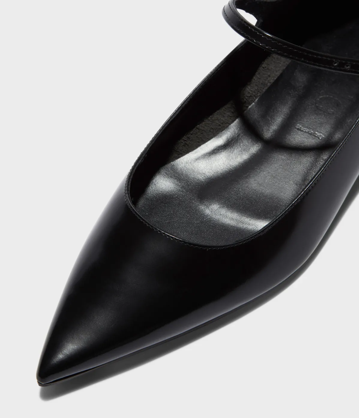 Cleo Leather Flat In Black