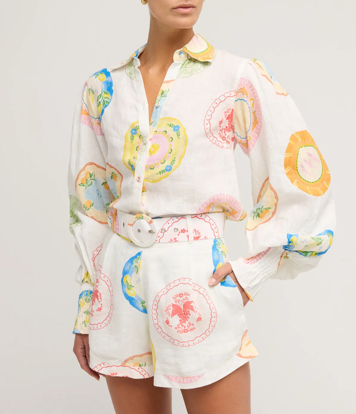 Gili Linen Belted Shorts In Plates