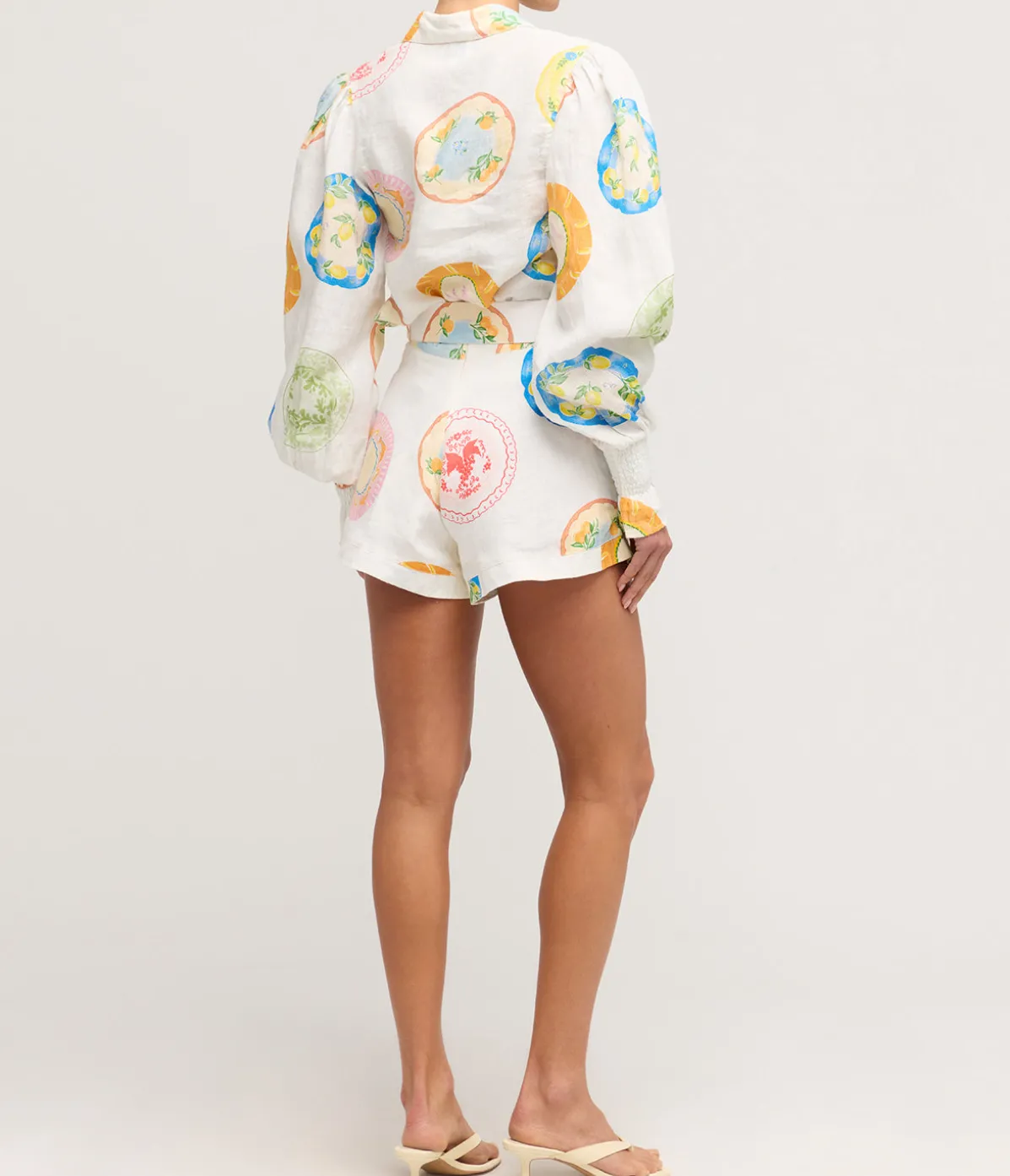 Gili Linen Belted Shorts In Plates