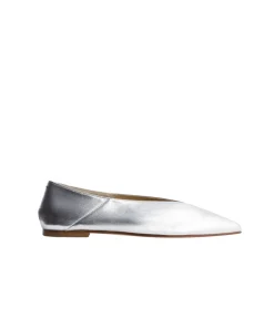 Moa Leather Flat In Laminated Silver