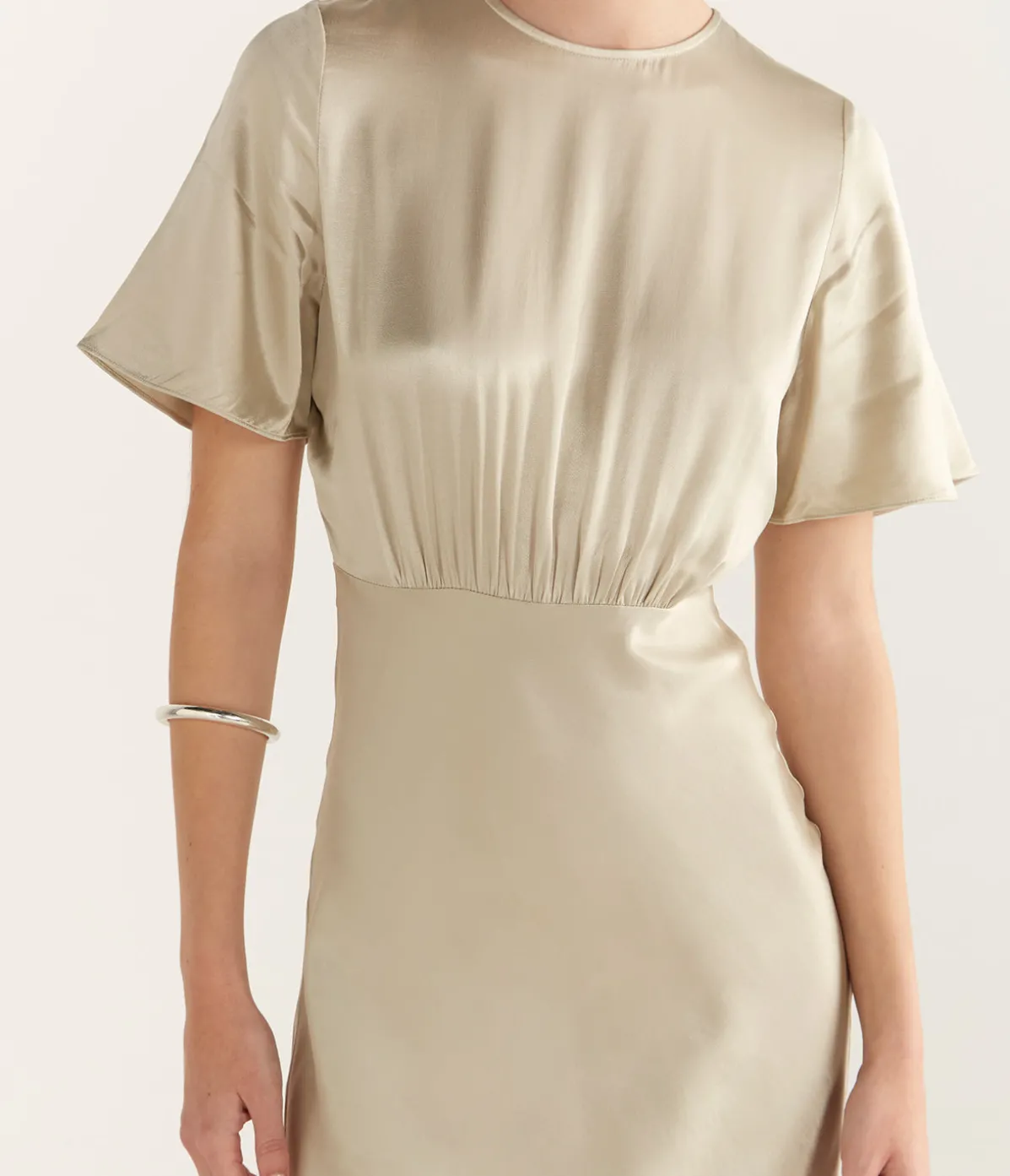 Salucinda Short Sleeve Dress In Abbey Stone