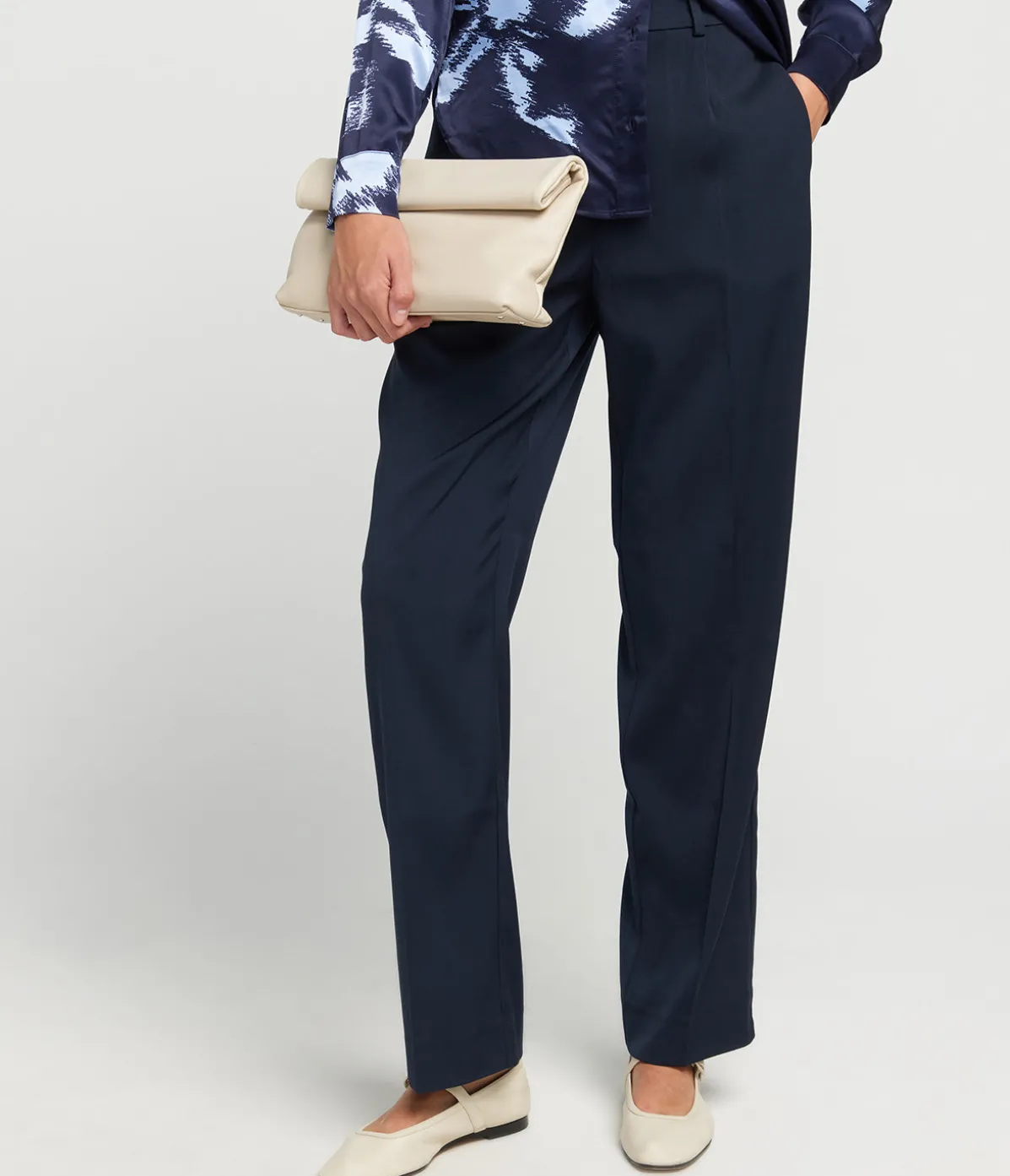 Saramona Tailored Pants In Salute