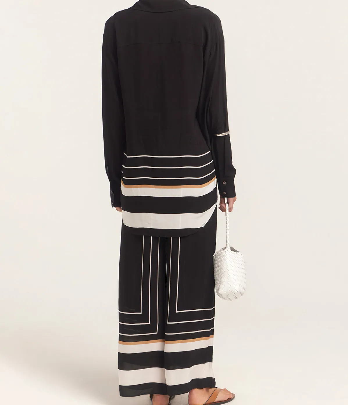 The Obert Top In Black Border