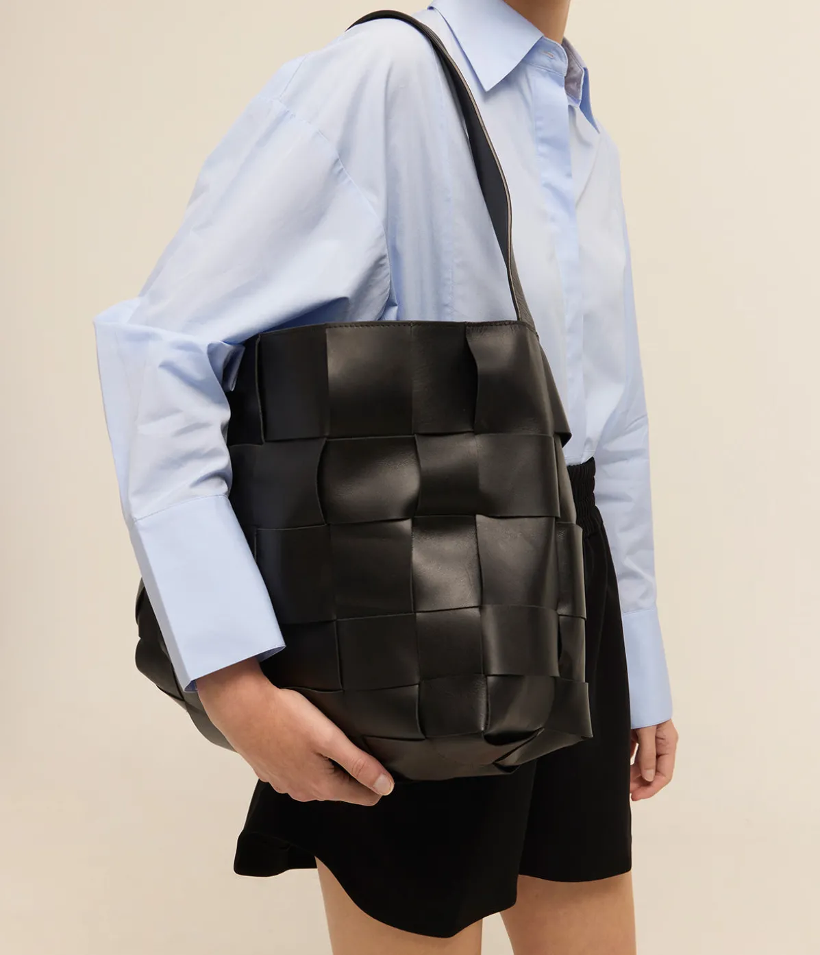 Woven Large Tote In Black